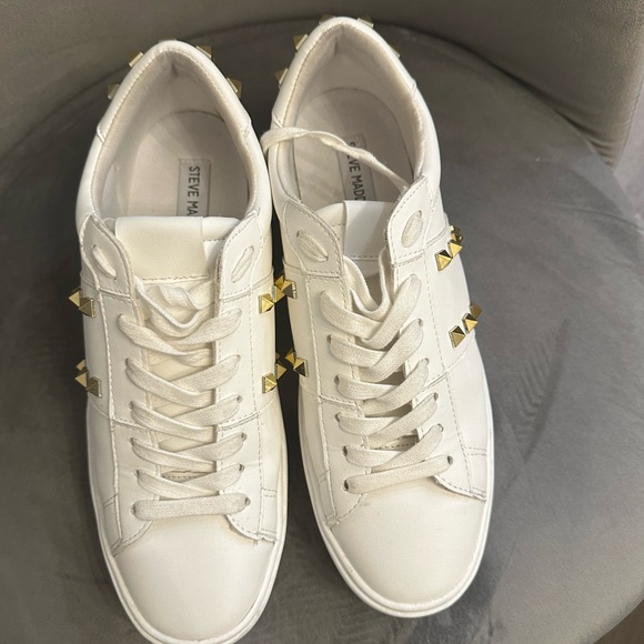 Steve Madden white runners with gold studs - Picture 3 of 4